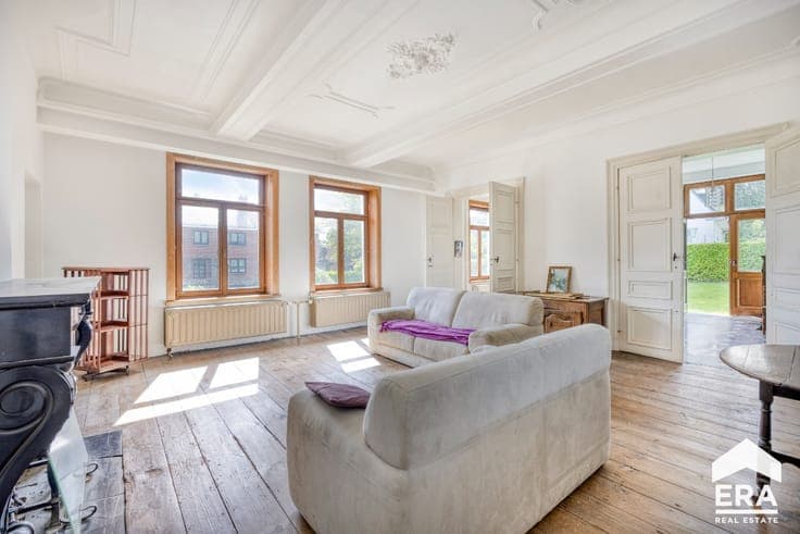 CHARMING MANOR HOUSE IN THE CENTRE OF MARBAIS