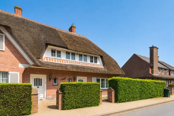 Instapklare halfopen gezinswoning met 3 slaapkamers, gara...