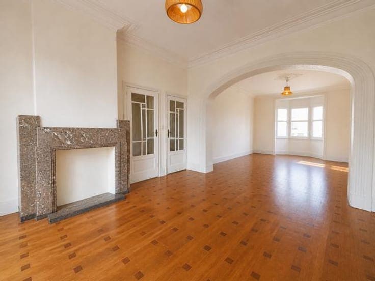 ART DECO house - +/-257sqm - 5 bedrooms with garage & garden