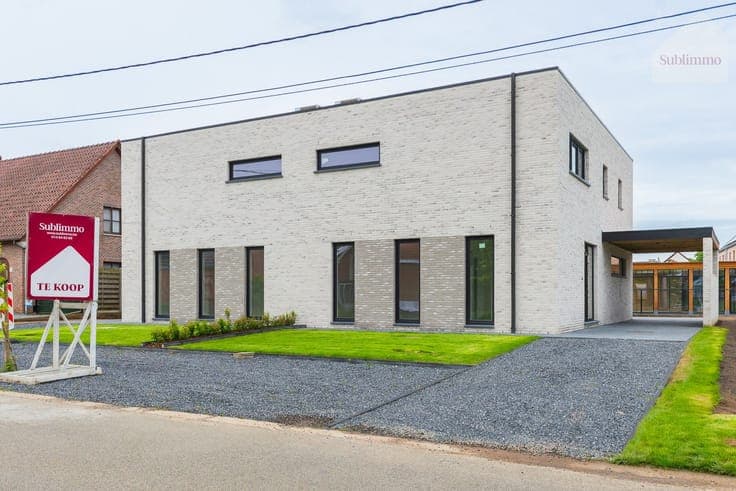 Instapklare nieuwbouw met 4 slaapkamers op een perceel va...