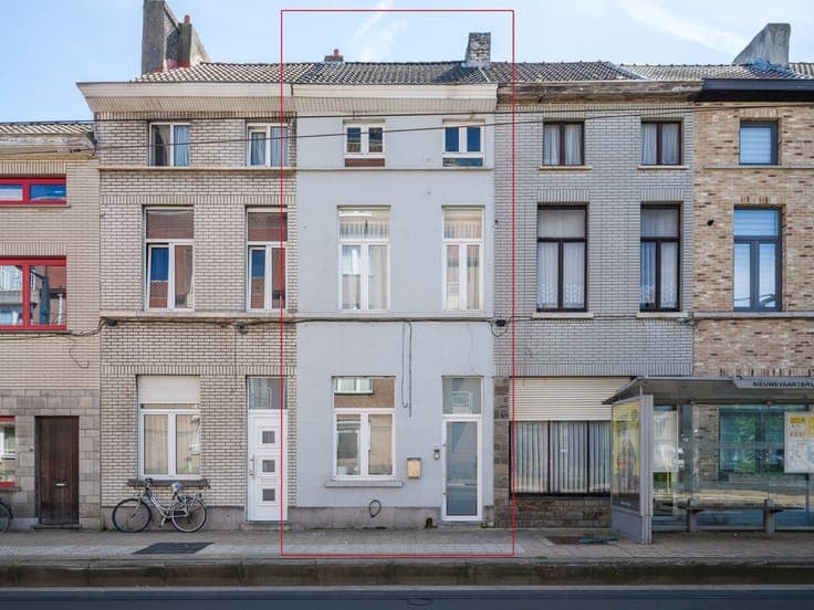 Bright city house with a courtyard, near the Coupure.