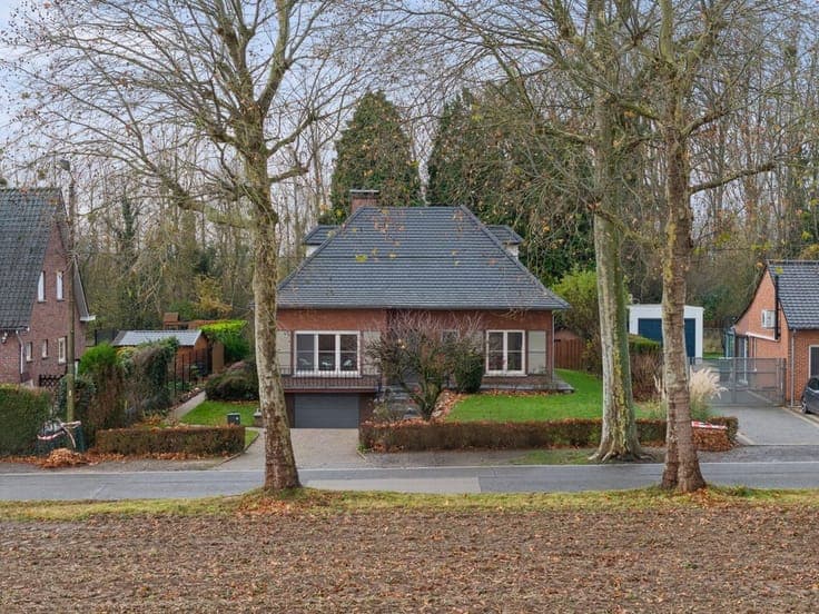 AUTHENTIEKE OPEN BEBOUWING MET VEEL POTENTIEEL OP EEN PER...