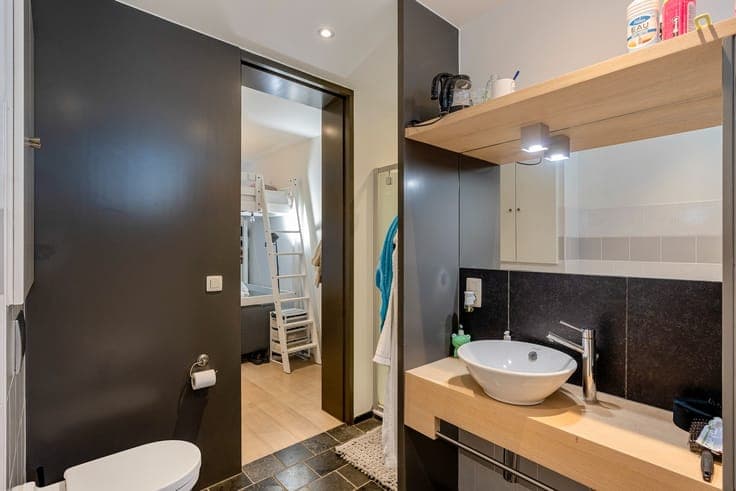Grondig en stijlvol gerenoveerde burgerwoning met 5 slaap...
