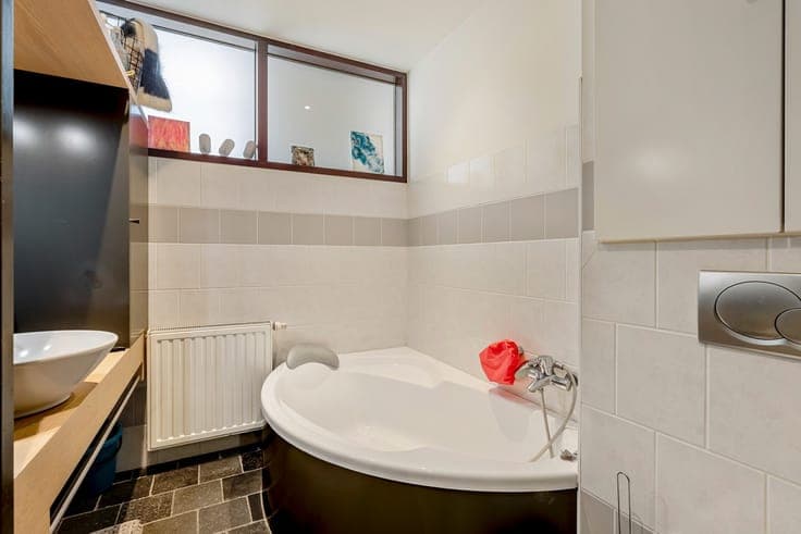 Grondig en stijlvol gerenoveerde burgerwoning met 5 slaap...