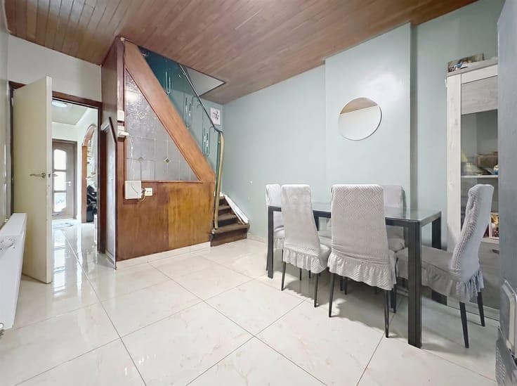 Refreshable house with 4 bedrooms and garden