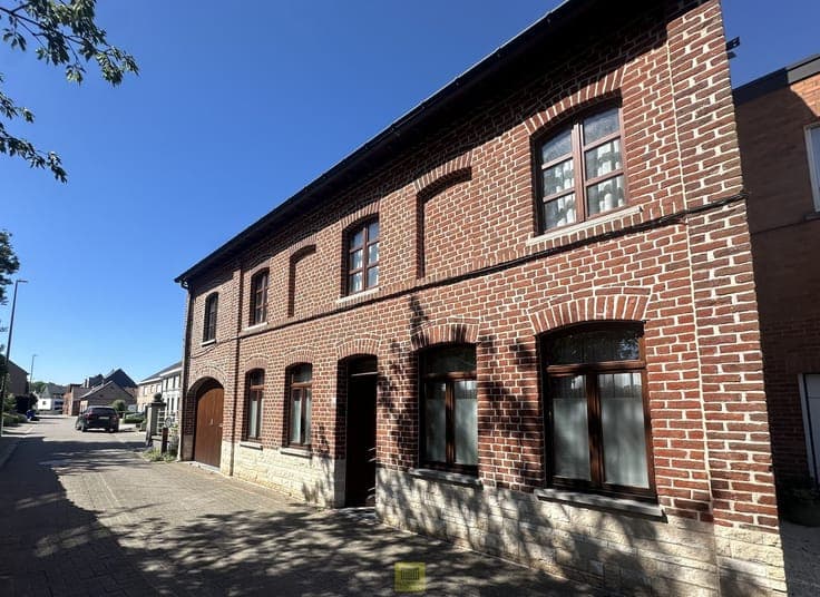 Woning met grote tuin en garage