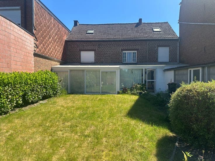 Woning met grote tuin en garage