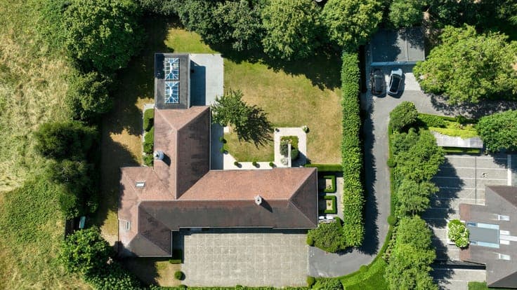 Magnificent villa surrounded by greenery with a private well
