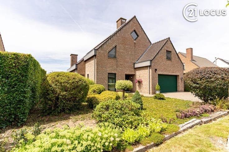 Elegant 4-Bedroom Villa in a Prime Residential Location