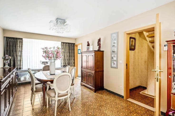 Bel-étage met 3 slaapkamers, garage, veranda en tuin op g...