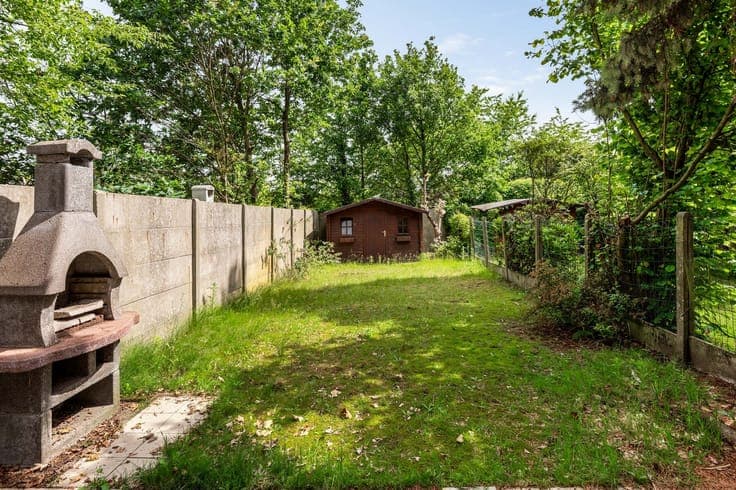 Bel-étage met 3 slaapkamers, garage, veranda en tuin op g...