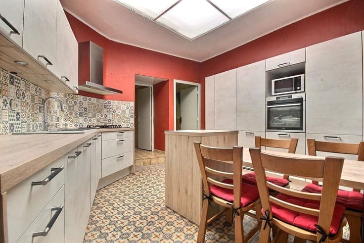 Maison spacieuse à conforter avec jardin et trois chambres