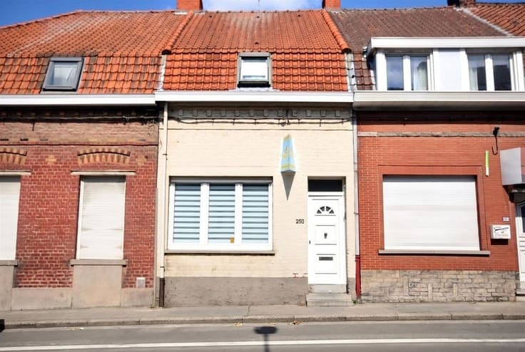 Maison spacieuse à conforter avec jardin et trois chambres