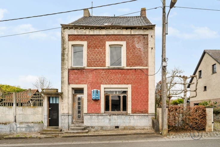 Maison 3 façades sur 790m² à rénover totalement.