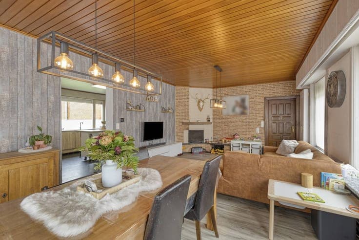 Spacious family home with 5 bedrooms, double garage and gard