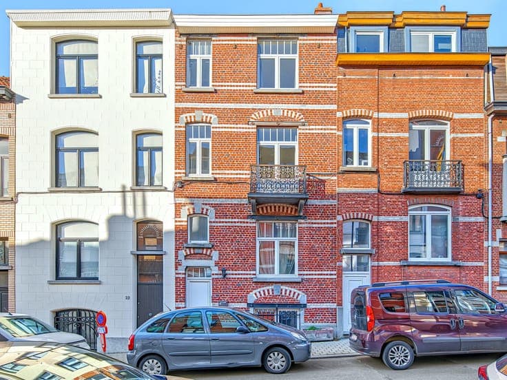 Uccle – Wolvendael area, attractive 2-facade house – 4 bedro