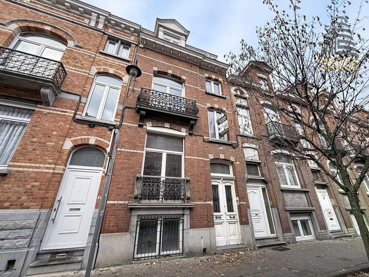 Sale - House Molenbeek-Saint-Jean - 335,000 €