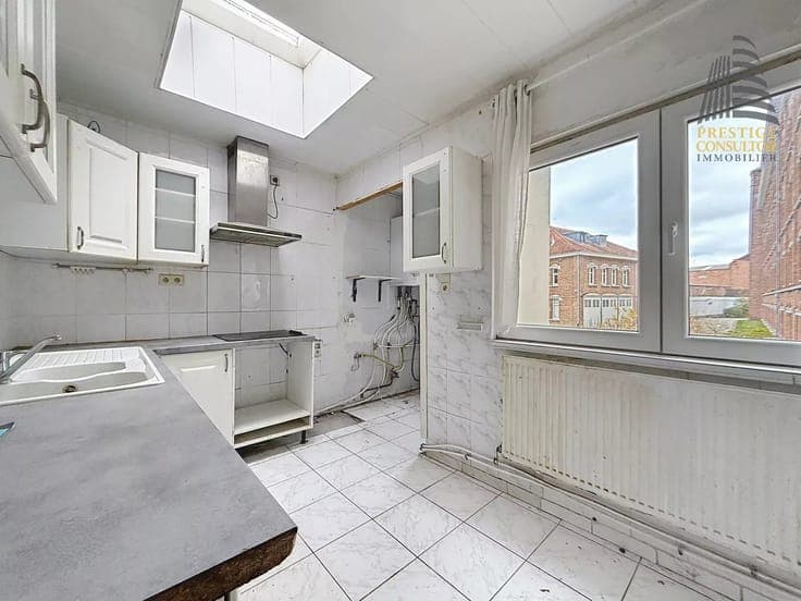 Sale - House Molenbeek-Saint-Jean - 335,000 €