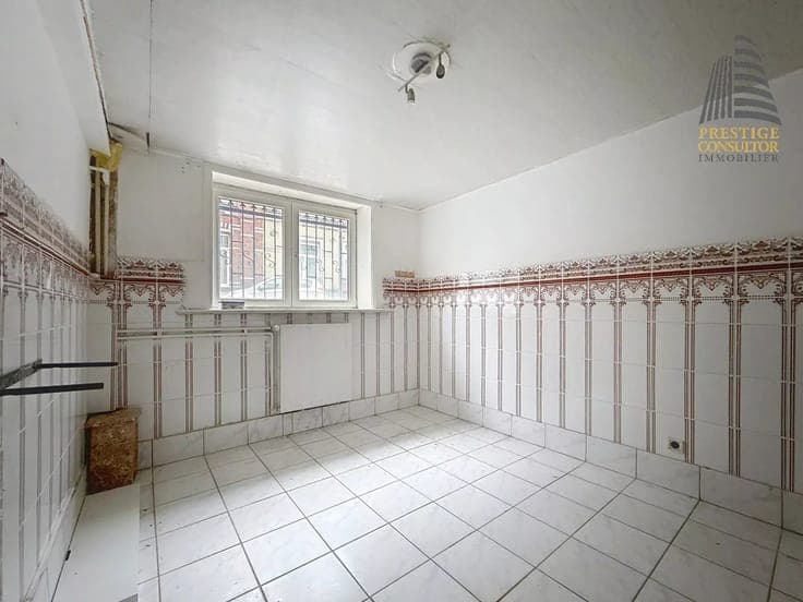Sale - House Molenbeek-Saint-Jean - 335,000 €