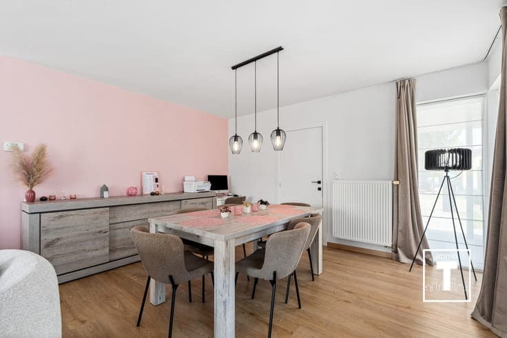 Moderne halfopen bebouwing in rustige wijk!