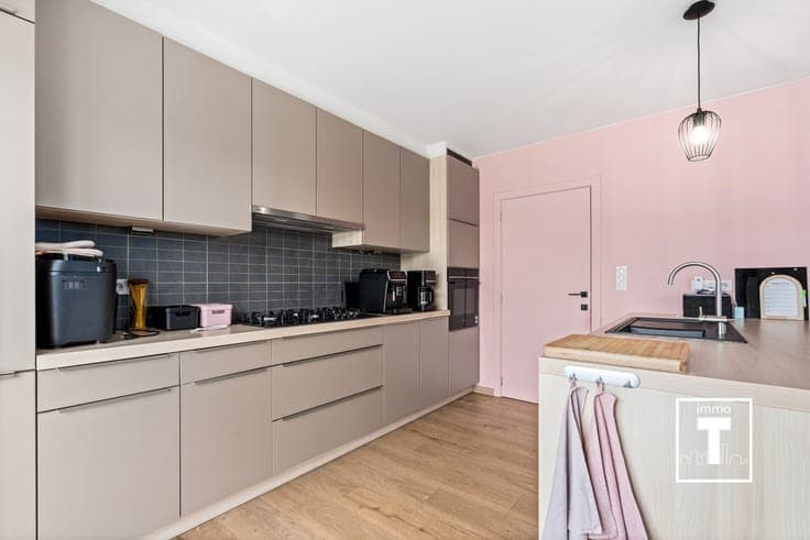 Moderne halfopen bebouwing in rustige wijk!