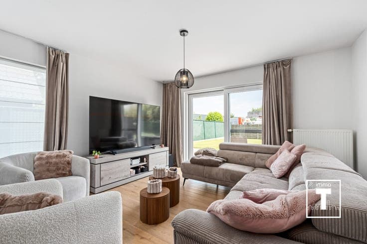 Moderne halfopen bebouwing in rustige wijk!