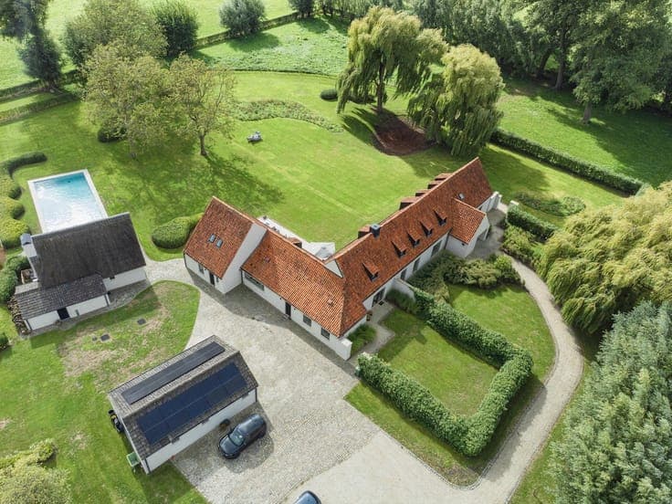 Exceptionally renovated farmhouse with guest house on a 1.5