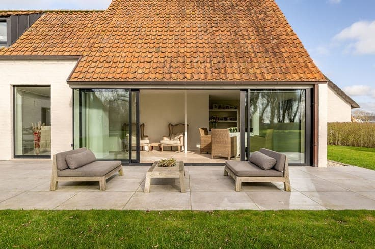 Exceptionally renovated farmhouse with guest house on a 1.5