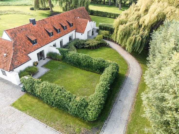 Exceptionally renovated farmhouse with guest house on a 1.5
