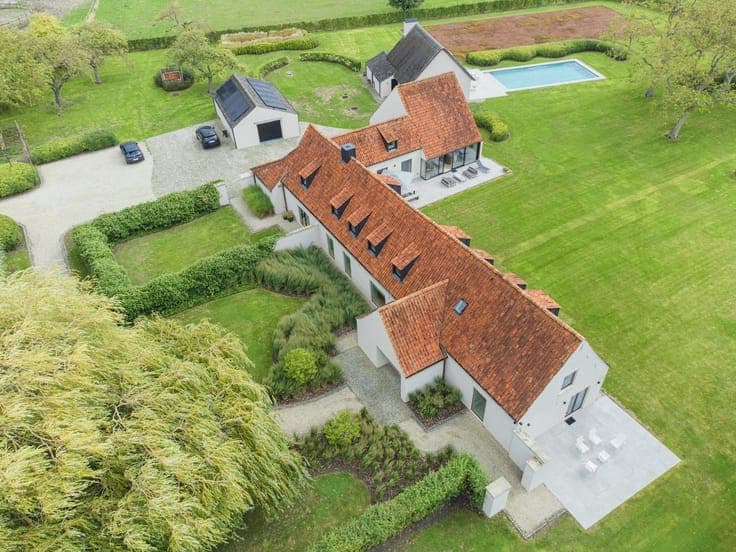 Exceptionally renovated farmhouse with guest house on a 1.5