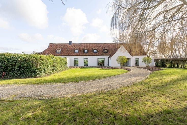 Exceptionally renovated farmhouse with guest house on a 1.5