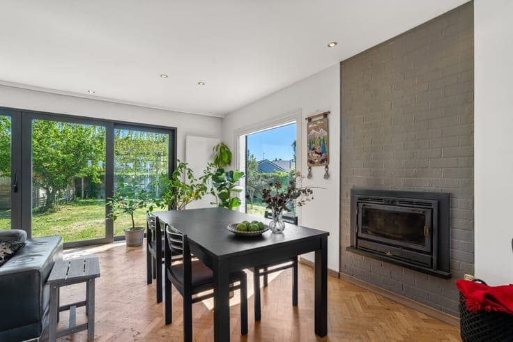 A modernist bungalow ready to move into, with 2 bedrooms,...