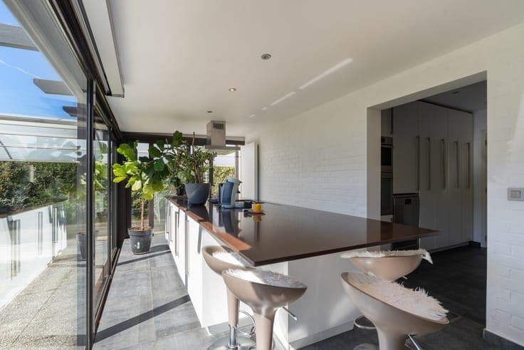 A modernist bungalow ready to move into, with 2 bedrooms,...