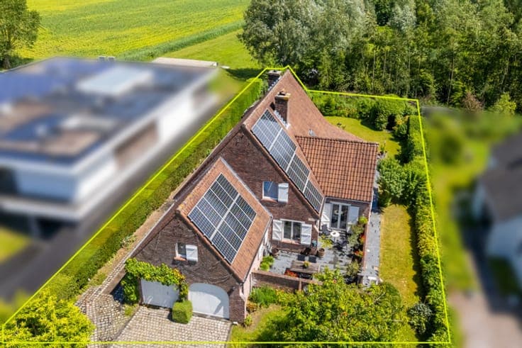 Spacious home, 5 bedrooms, a double garage, studio + garden