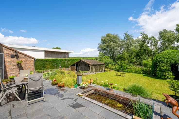 Spacious home, 5 bedrooms, a double garage, studio + garden