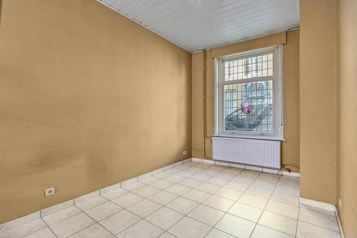 Charming house for sale with three bedrooms in the center of
