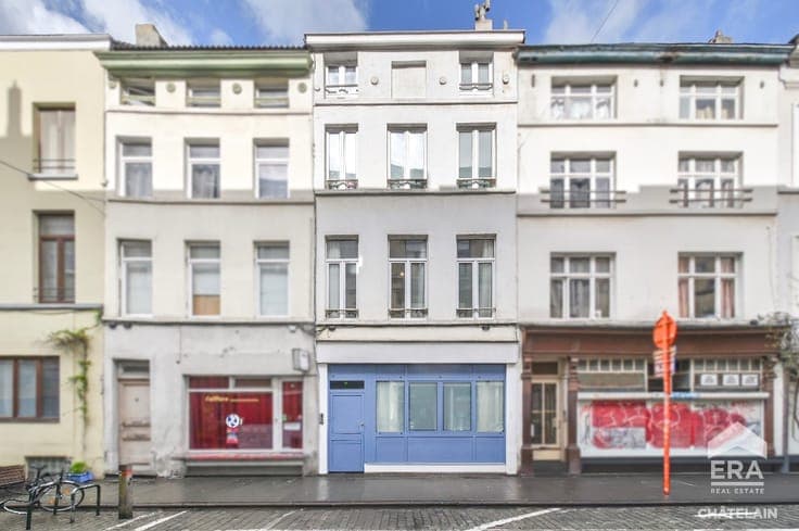 House with commercial space for sale in Ixelles
