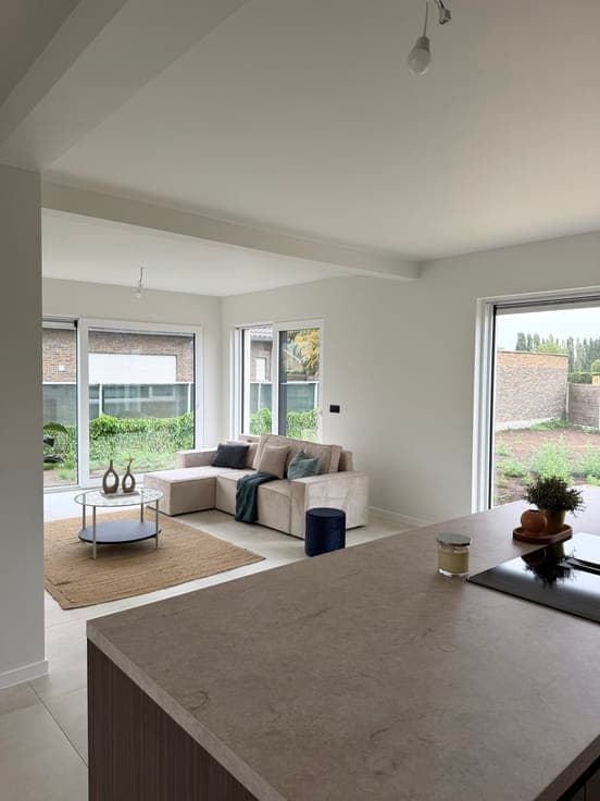 Move-in-ready home with 4 bedrooms and spacious garden