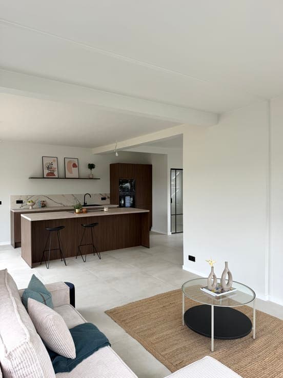Move-in-ready home with 4 bedrooms and spacious garden