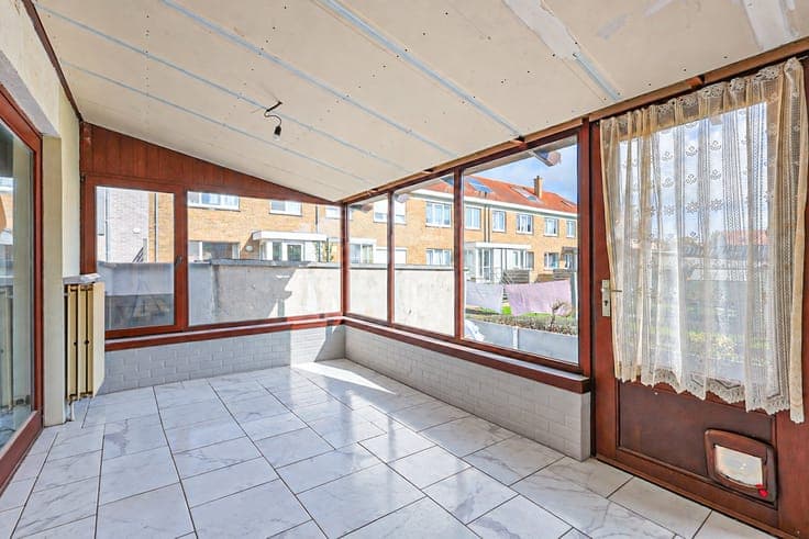 Halfopen woning met garage en zongerichte buitenruimte in...