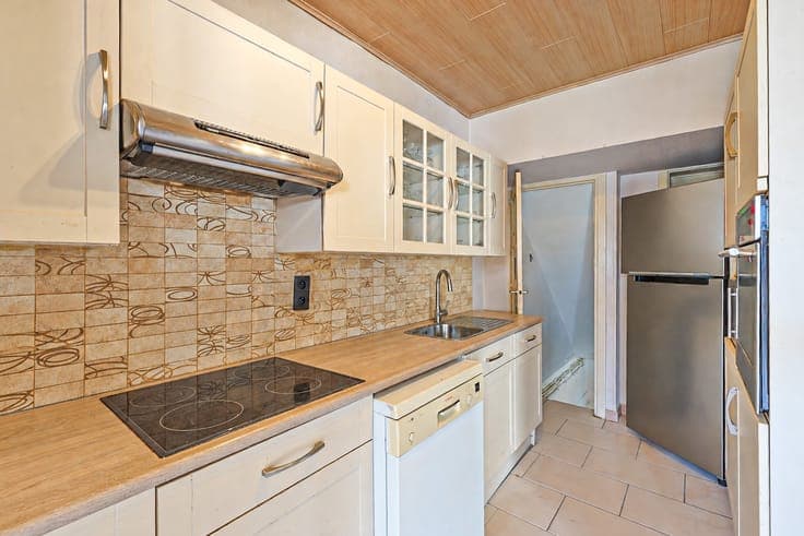 Halfopen woning met garage en zongerichte buitenruimte in...