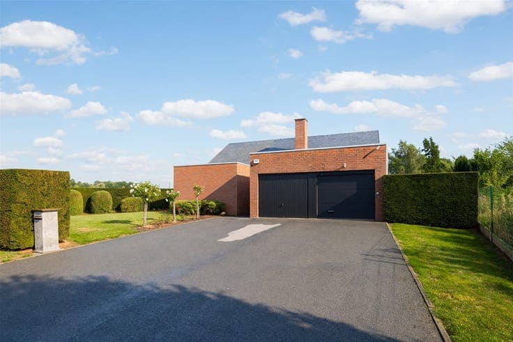 An open-concept home with a stunning view in Mullem!