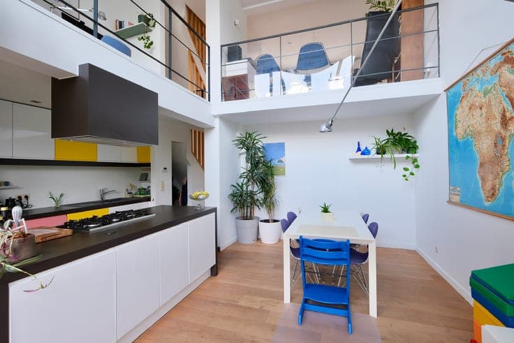 Bright house with green garden near Rivierenhof