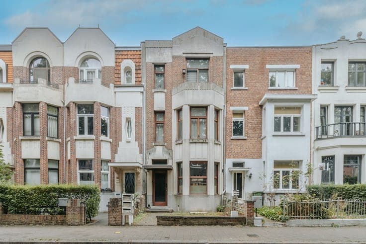 Appartementsgebouw met 3 verhuurde appartementen.