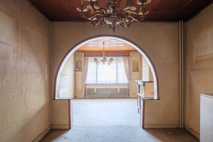 Te renoveren herenwoning met vier slaapkamers en stadstui...