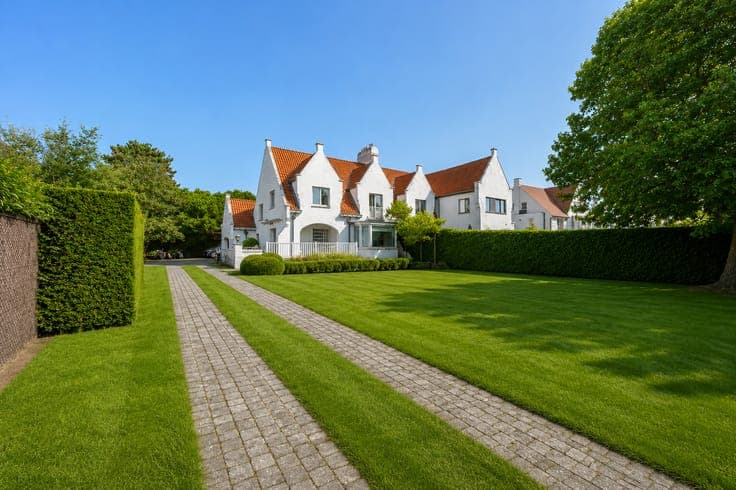 Exclusive semi-detached villa in a prime location in the ...