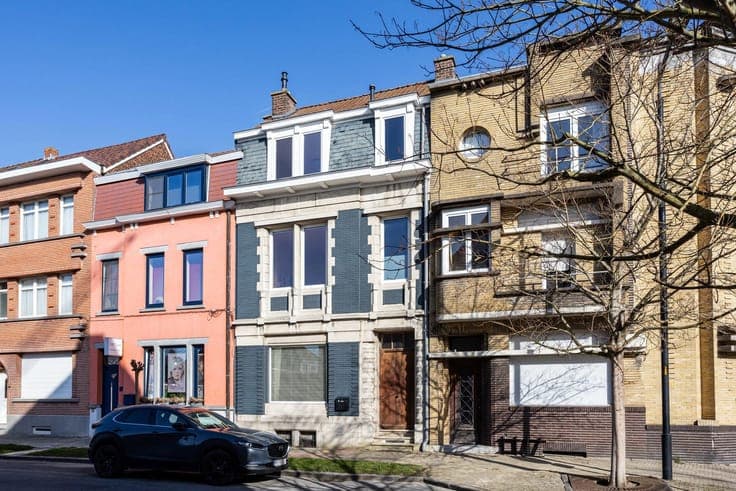 Elegant Art Deco townhouse in a sought-after street
