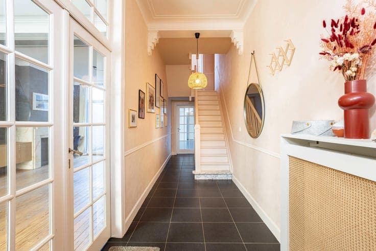 Elegant Art Deco townhouse in a sought-after street