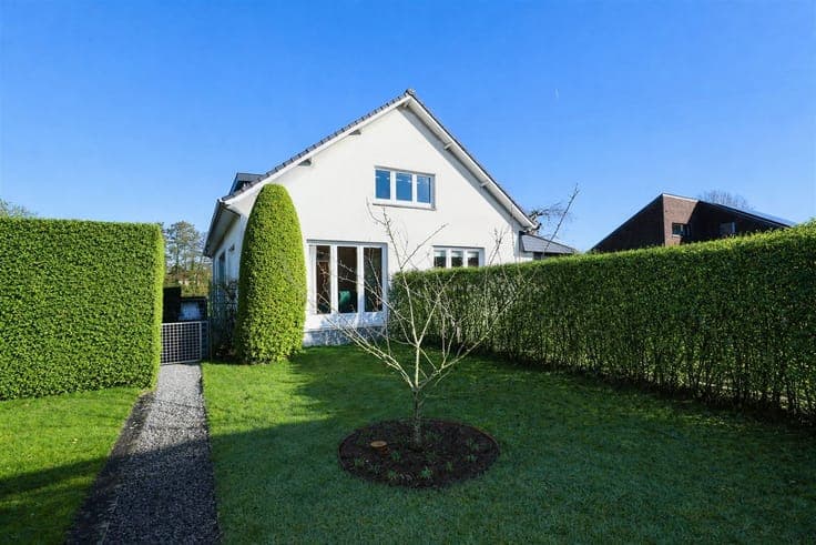 Family villa in the village of Beuzet