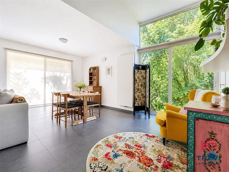 Bien mixte avec entrepôts, appartement loué et terrain const